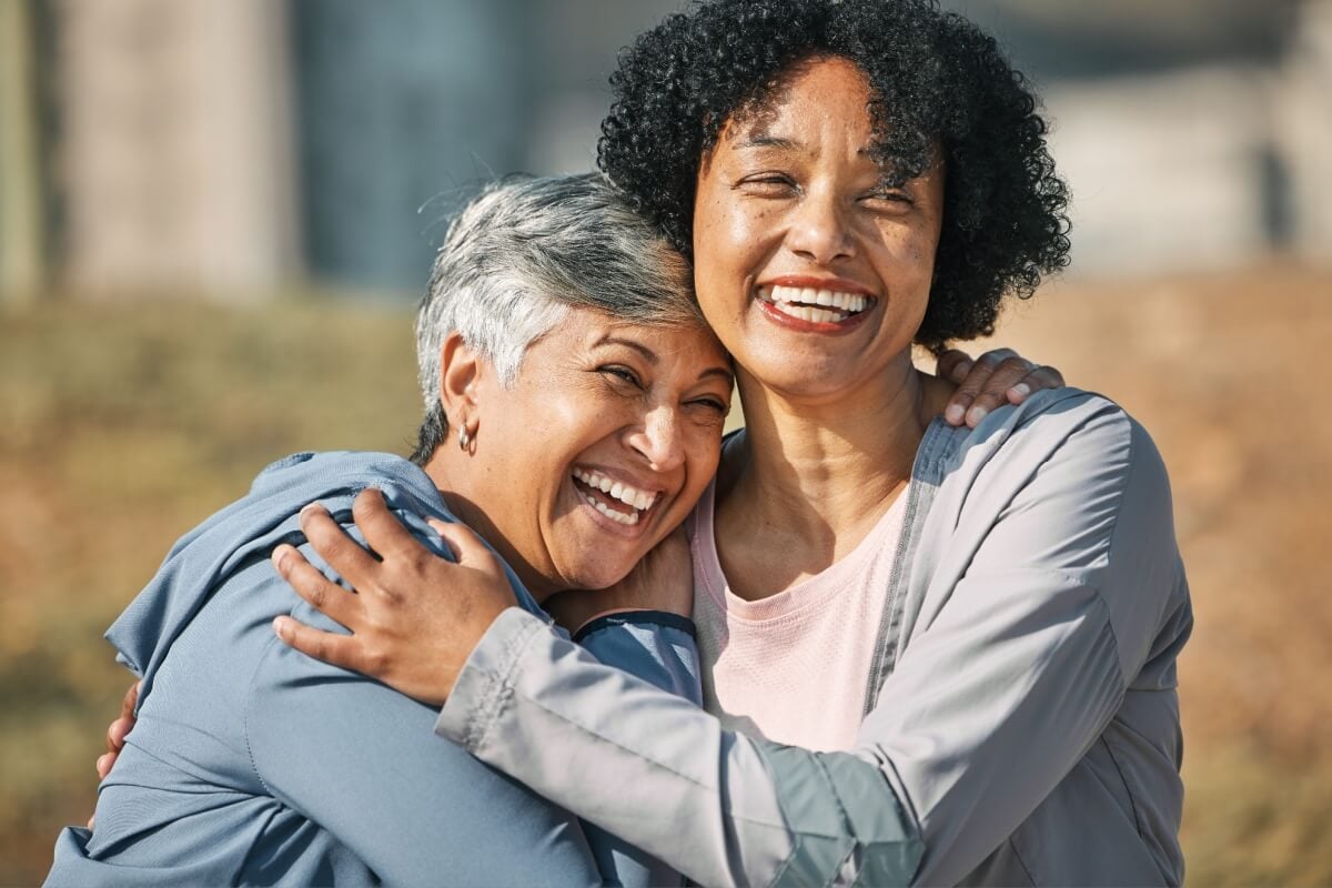 A maturidade em uma amizade permite crescer em conjunto (Imagem: PeopleImages.com - Yuri A | Shutterstock)