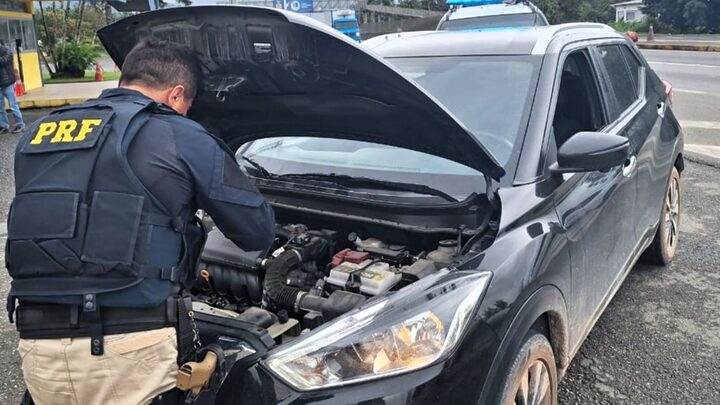 Como polícia encontrou carro roubado em SP circulando clonado na BR-101, em Joinville