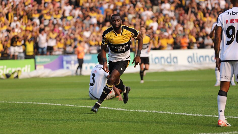 Bolasie, atacante do Criciúma