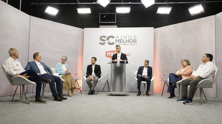 Candidatos ficaram frente a frente em debate do NSC Total nesta terça-feira (Foto: Patrick Rodrigues, NSC Total)