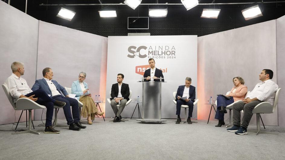 Candidatos ficaram frente a frente em debate do NSC Total nesta terça-feira (Foto: Patrick Rodrigues, NSC Total)