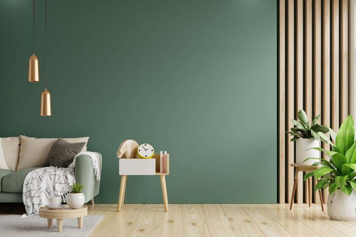 A tendência deste ano é combinar atitude com aconchego e frescor, destacando o verde pela sua versatilidade e efeito revitalizante (Imagem: vanitjan | Shutterstock)