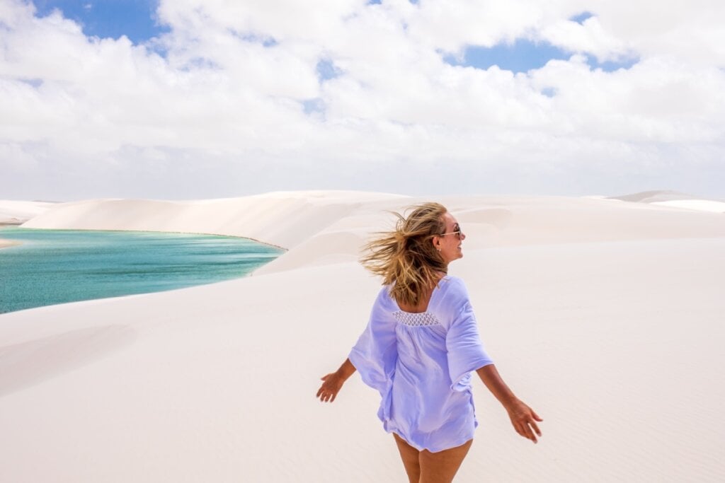 Aproveite seu smartphone ou câmera de boa qualidade para registrar as lindas paisagens dos Lençóis Maranhenses (Imagem: Luis War | Shutterstock)