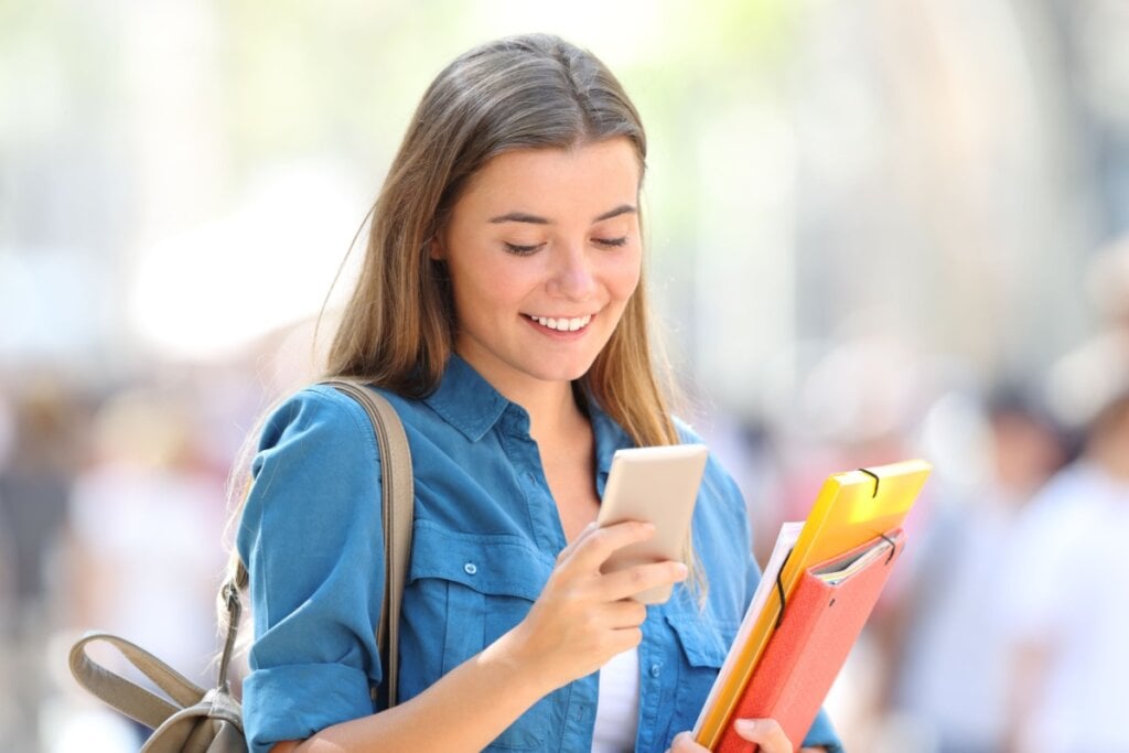 Aplicativos podem ajudar a programar a agenda de estudos e eventos (Imagem: Antonio Guillem | Shutterstock)
