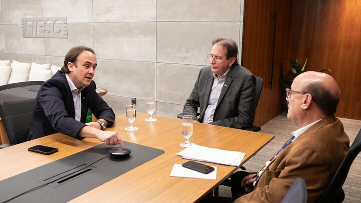 Deputado Carlos Humberto é recebido pela Fiesc