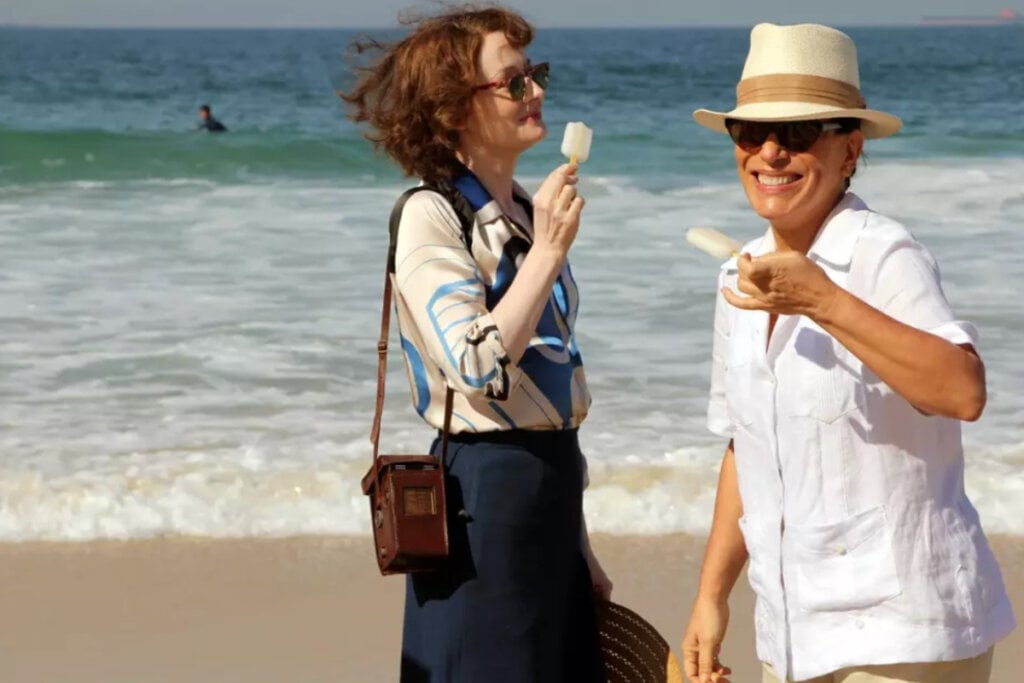 Em “Flores Raras”, as personagens vivem um romance apaixonado e conflituoso (Imagem: Reprodução Digital | Imagem Filmes)