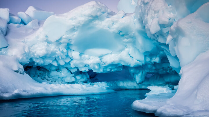 Submarino encontra paisagem glacial subaquática e desaparece misteriosamente em seguida