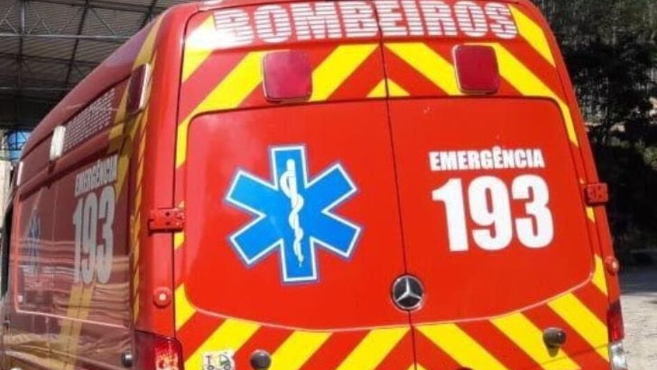 Motorista sem cinto morre em acidente entre carro e caminhão na SC-445