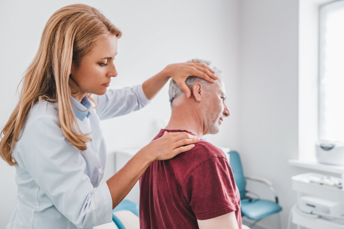As dores crônicas podem afetar o dia a dia dos pacientes (Imagem: Inside Creative Hou | Shutterstock)