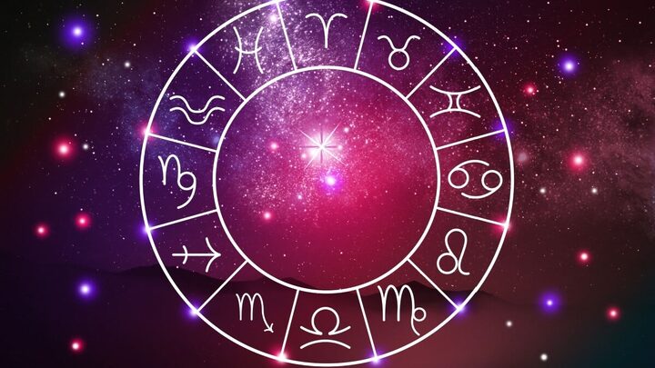 Confira o que o horóscopo revela para o seu signo hoje (Imagem: New Africa | Shutterstock)
