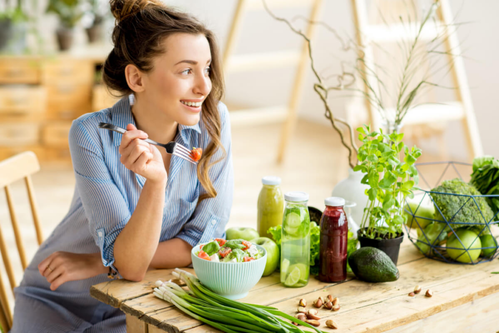 A fibra alimentar melhora a digestão e pode reduzir os episódios de refluxo, promovendo o bem-estar geral (Imagem: RossHelen | Shutterstock)