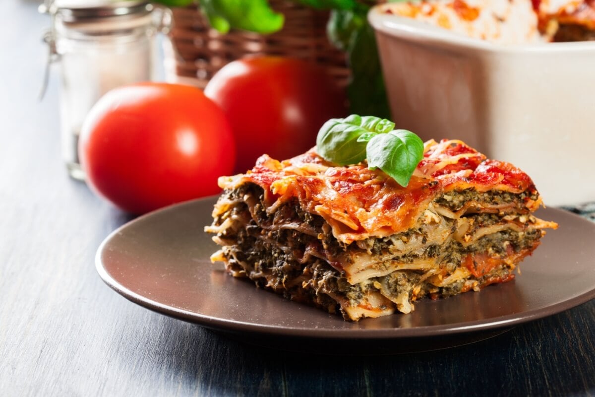 Lasanha de espinafre e tofu (Imagem: Slawomir Fajer | Shutterstock)