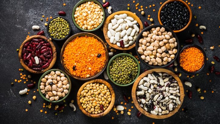 Leguminosas, essenciais na dieta brasileira, são ricas em fibras e proteínas (Imagem: nadianb | Shutterstock)