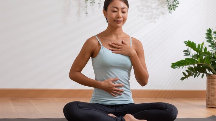 A fisioterapia pode aliviar sintomas emocionais e reduzir o estresse por meio de técnicas de relaxamento (Imagem: 220 Selfmade studio | Shutterstock)