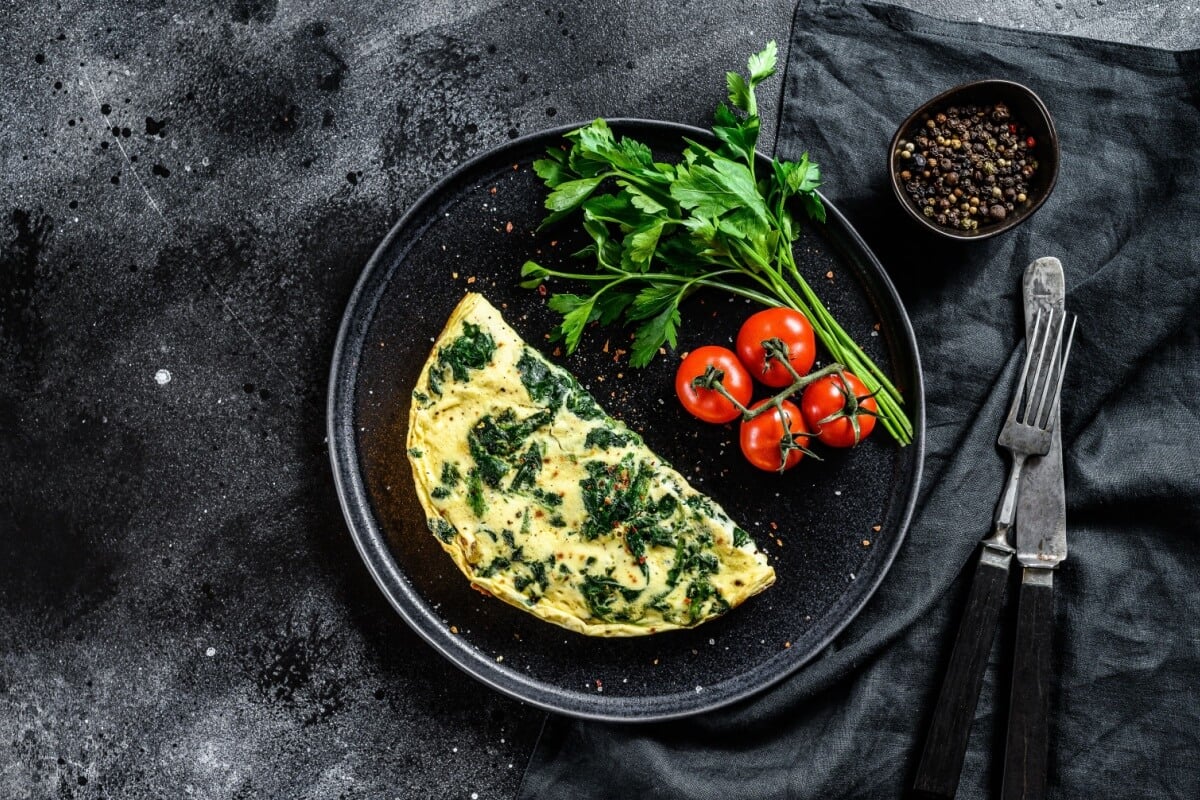 Omelete de ora-pro-nóbis (Imagem: Mironov Vladimir | Shutterstock)
