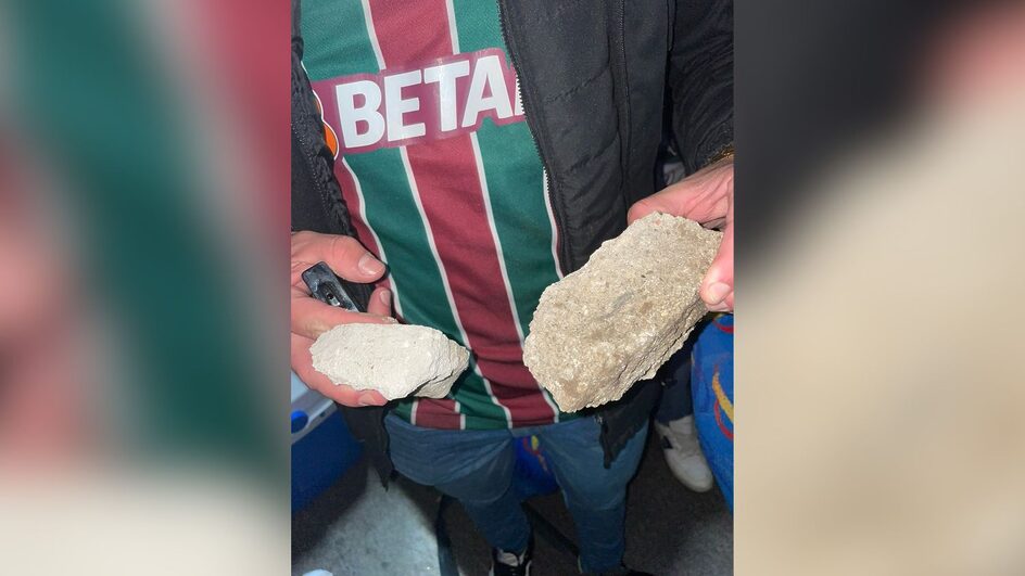 VÍDEO: Ônibus com torcedores de Joinville é atacado com pedras após jogo de Libertadores no PR