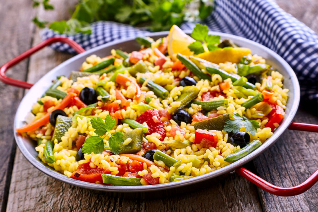 Paella de legumes (Imagem: stockcreations | Shutterstock)