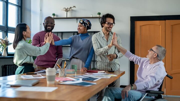 A inclusão no trabalho é benéfica para os colaboradores e para a empresa (Imagem: Andrey_Popov | Shutterstock)