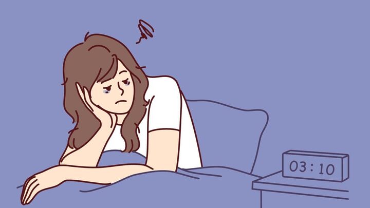 Dormir bem é fundamental para a saúde e bem-estar (Imagem: Drawlab19 | Shutterstock)