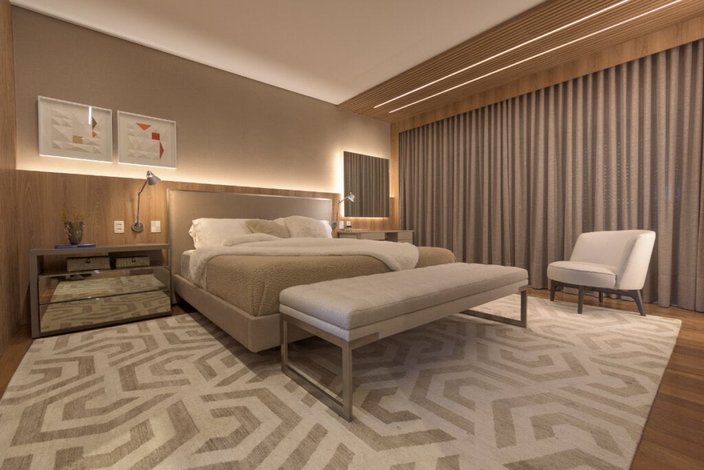 Os quartos devem ter luzes quentes para um ambiente confort&aacute;vel (Projeto: Dantas & Passos Arquitetura | Imagem: Buzina de Imagem)