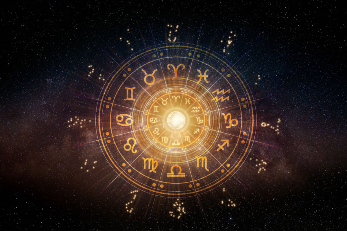 Astros revelam sobre o domingo dos signos do zodíaco (Imagem: Thanumporn Thongk | Shutterstock)