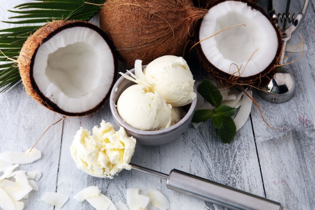 Sorvete de coco (Imagem: beats1 | Shutterstock)