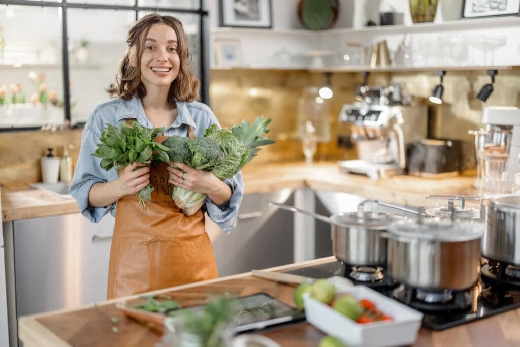 Hortaliças são fontes de vitaminas e minerais importantes para o corpo (Imagem: RossHelen | Shutterstock)