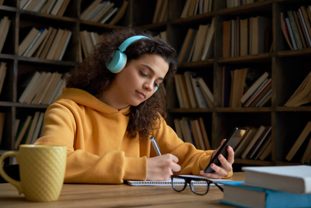 A organização do tempo oferece produtividade aos estudos (Imagem: insta_photos | Shutterstock)