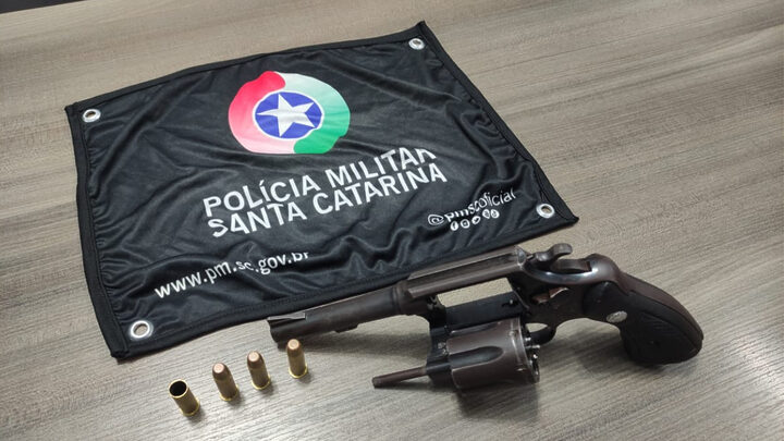 Arma utilizada, um revólver calibre .38, (Foto Divulgação PMSC)