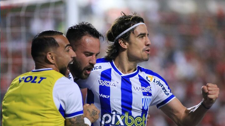 Avaí comemora aniversário de 101 anos com vitória sobre o CRB (Gleiton Lins Vieira e Leandro Santos, Avaí FC)