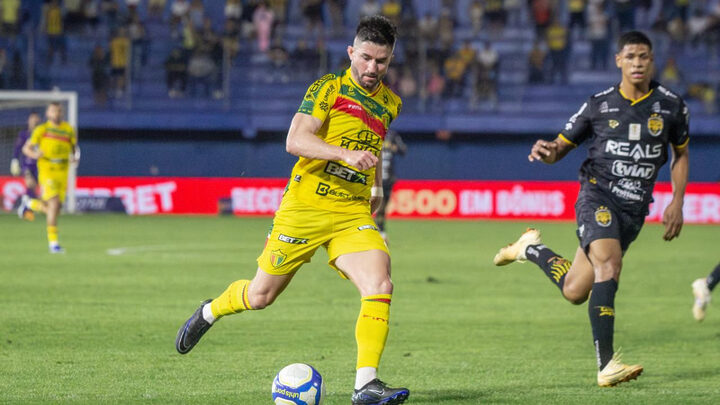 Brusque bateu o Amazonas por 1 a 0 no Gigantão das Avenidas (Foto: Divulgação, Lucas Gabriel Cardoso, Brusque FC)