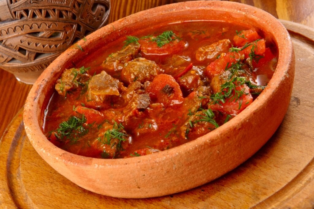 Carne de panela com cenoura (Imagem: vsl | Shutterstock)