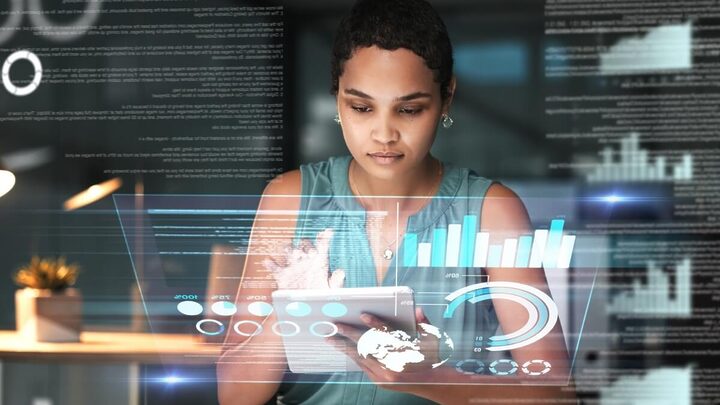 Alguns cursos universitários têm maior demanda no mercado do que outros (Imagem: PeopleImages.com - Yuri A | Shutterstock)