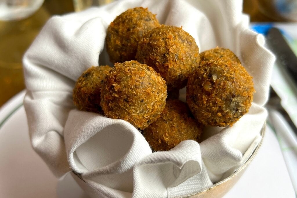 Croquete de carne assada (Imagem: Liv Gaunt | Shutterstock)