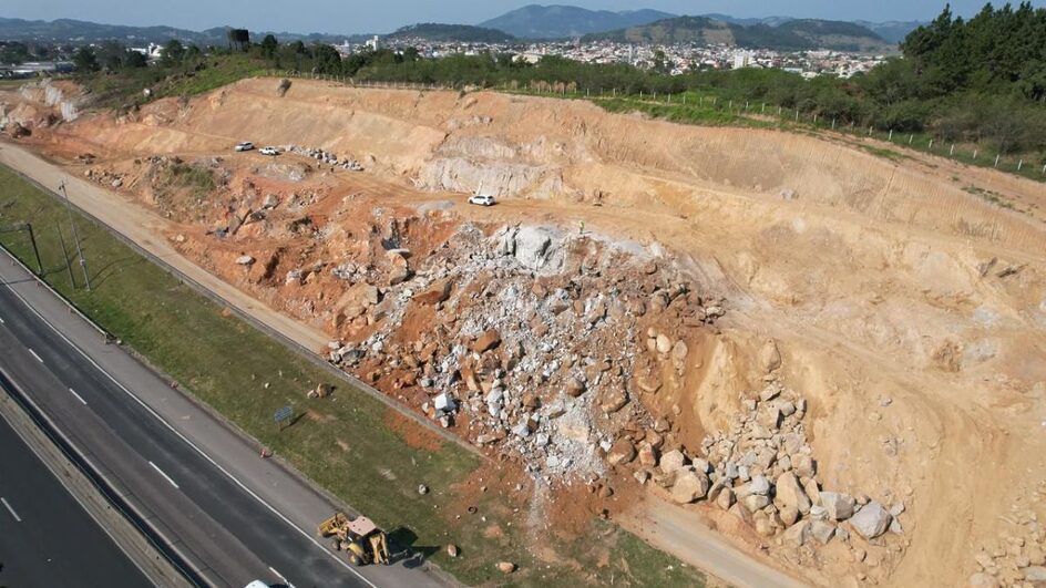 BR-101 terá detonação de rochas.