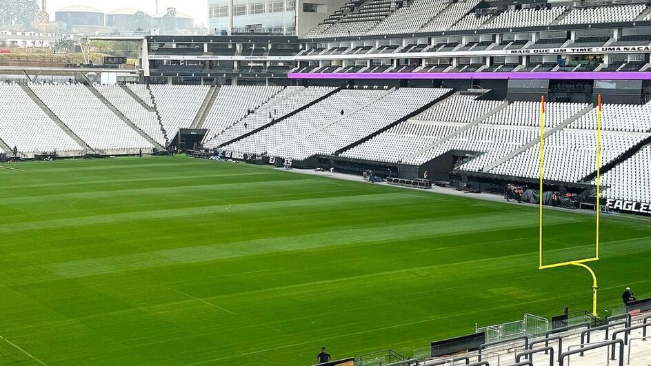 Estádio do Corinthians pasa por mudança para o jogo da NFL no Brasil (Foto: worldsportsse, Instagram, Reprodução)
