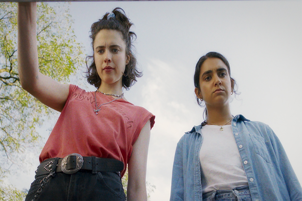 Em “Garotas em Fuga”, duas amigas em busca de distração acabam envolvidas em uma aventura caótica (Imagem: Reprodução digital | Universal Studios)