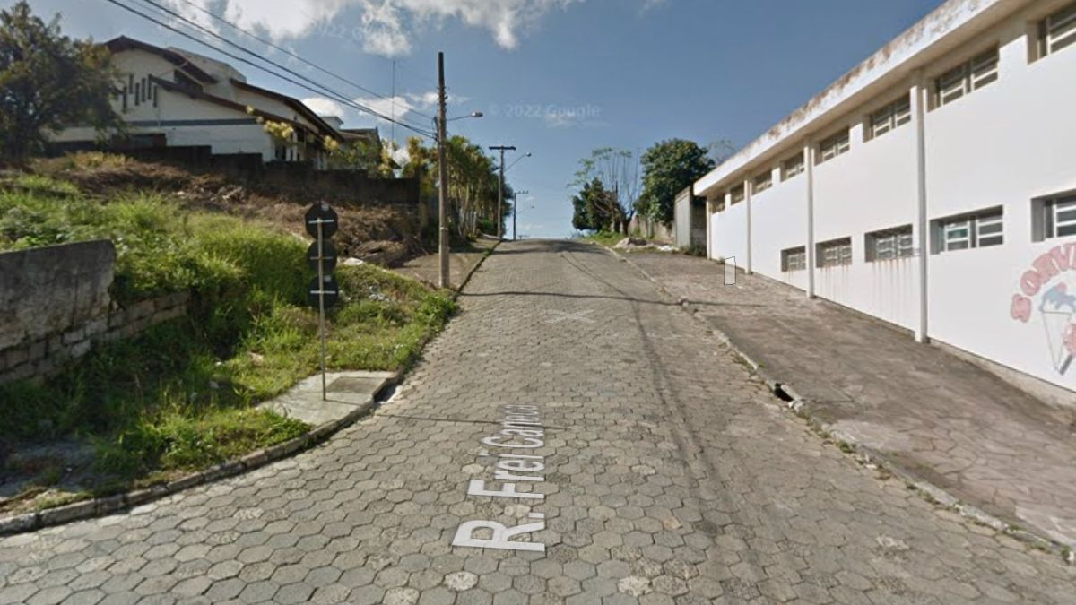 Funcionário falso disse que trabalhava em construtora para furtar residência.