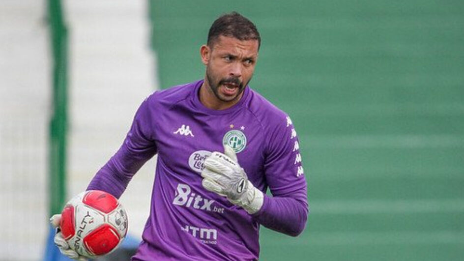 Jogador da Série B é expulso de jogo por chamar árbitro de "maconheiro"
