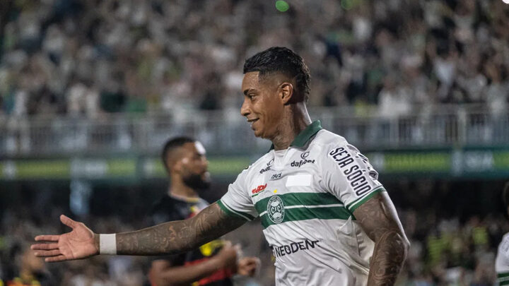 Alef Manga cumpriu suspensão de 360 dias por envolvimento em manipulação de jogos (Foto: Divulgação, Guilherme Griebeler, Coritiba)