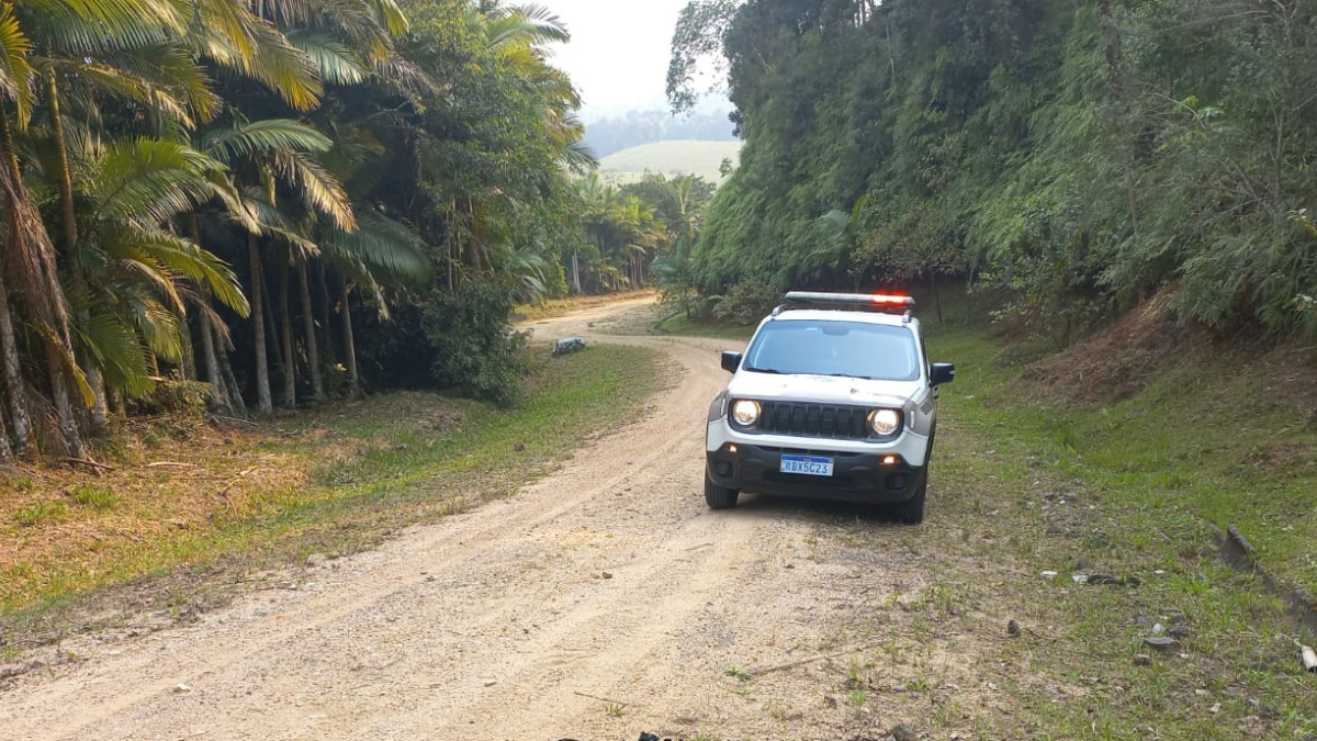 Local onde o corpo foi encontrado carbonizado (Foto Delegado Livi, PMSC, Divulgação)