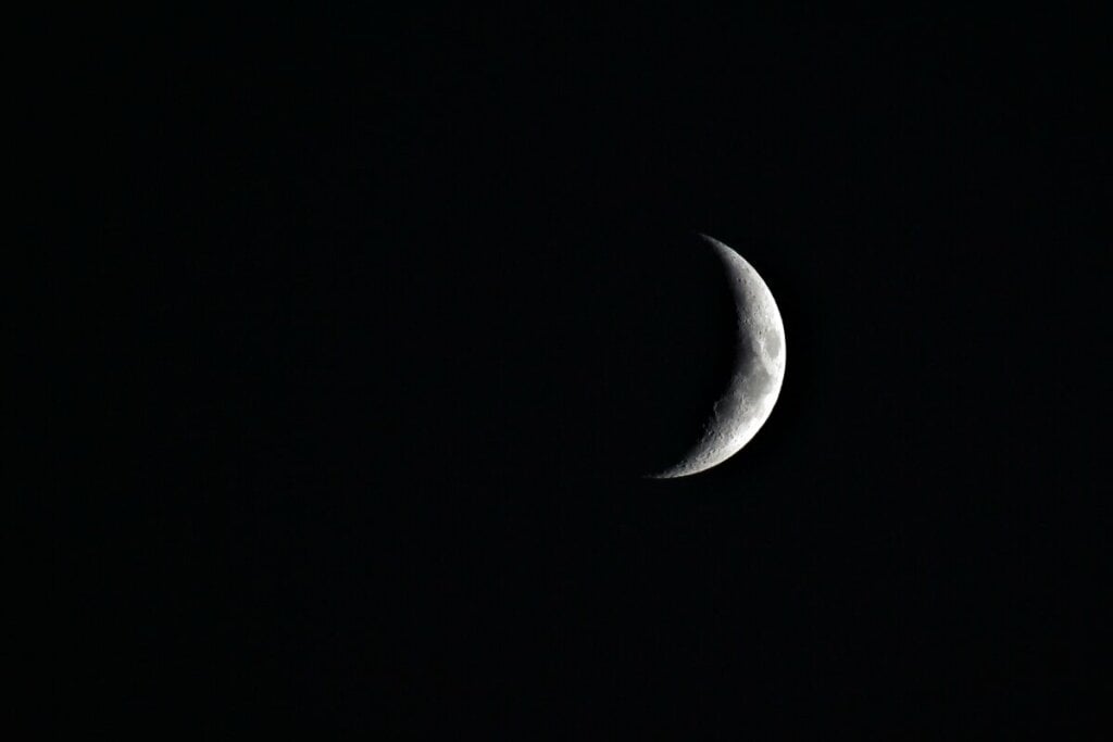 O período da Lua nova é ideal para atrair e conquistar coisas novas (Imagem: andrasgs | Shutterstock)
