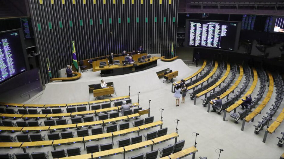 Câmara aprova aumento de pena para feminicídio para até 40 anos