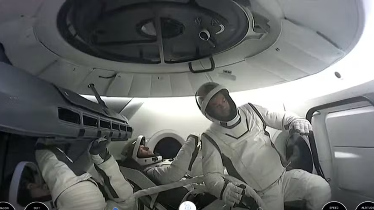 Missão histórica da SpaceX leva pela primeira vez turistas para caminhar no espaço