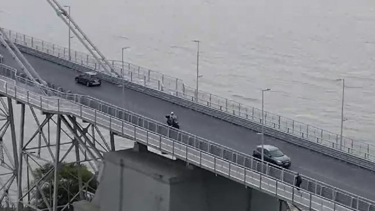 Motociclistas são multados por atravessar a ponte Hercílio Luz; entenda a proibição (6)