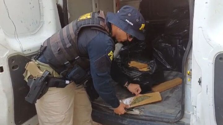 Maconha apreendida em SC estava em Furgão com placas clonadas.