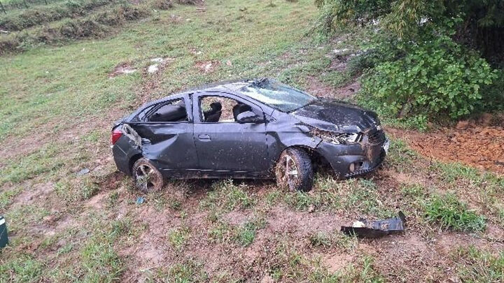 Mulher morre em capotamento de carro na SC-414 em Navegantes