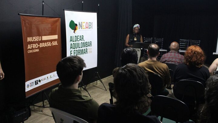 Afrocine é um projeto que promove a educação antirracista com cinema.