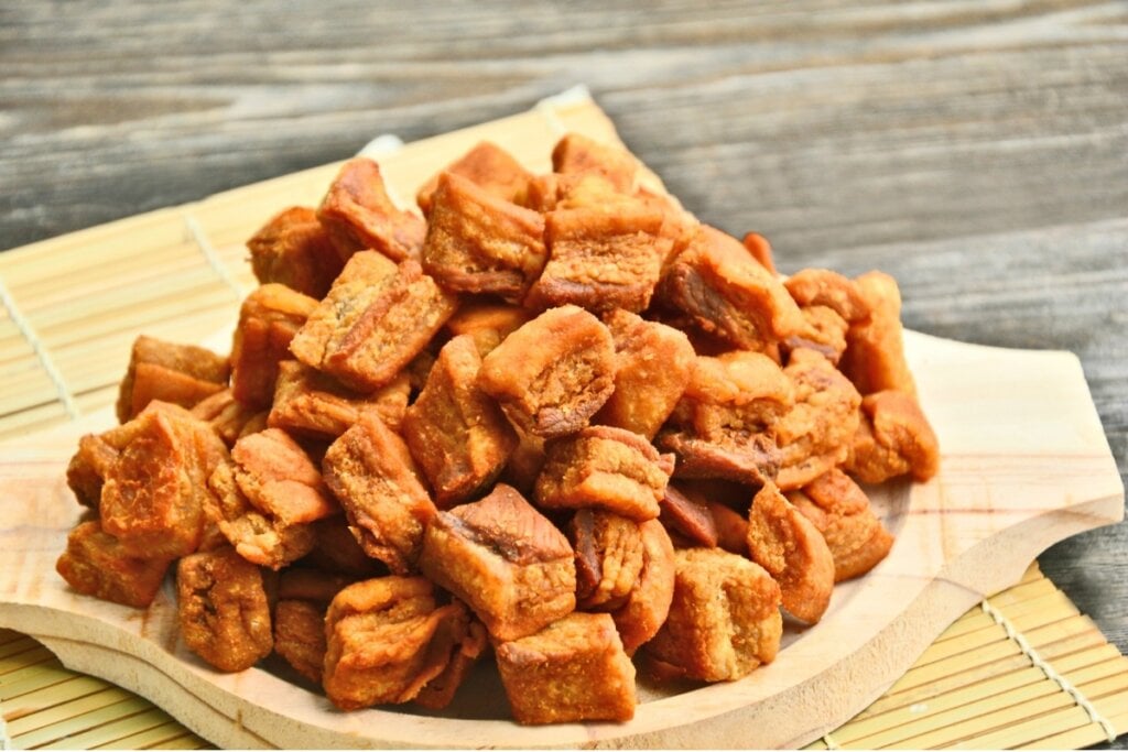 Panceta à pururuca (Imagem: PosiNote | Shutterstock)