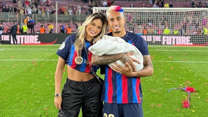 Raphinha e esposa Natalia Belloli (Foto: Instagram, Reprodução)